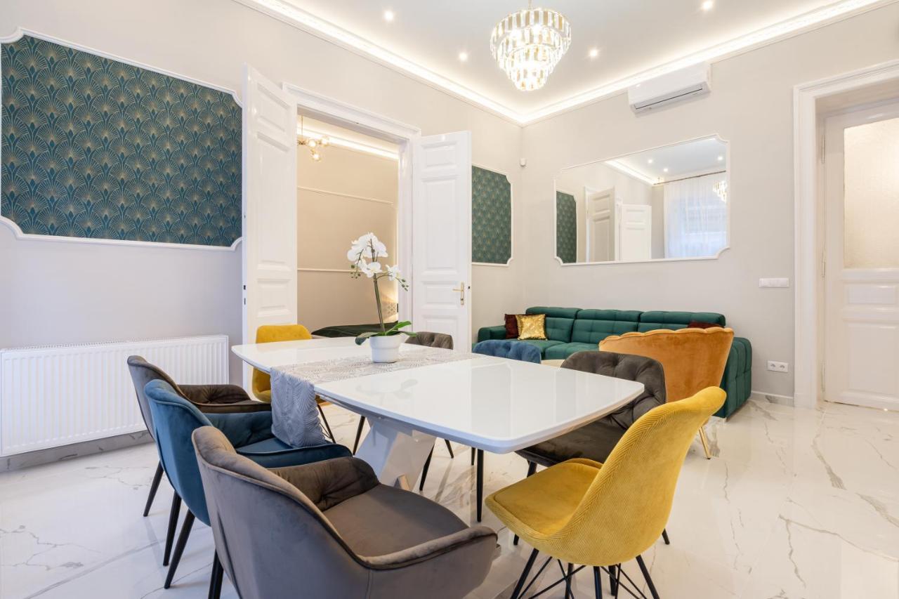 Premium Art Deco At Broadway // 4bdr & 3br Apartman *