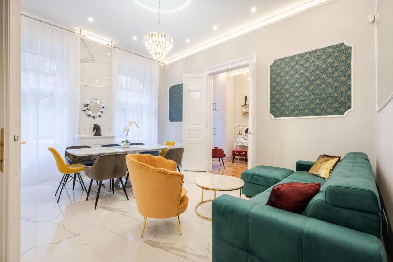 Premium Art Deco At Broadway // 4bdr & 3br Apartman Budapest