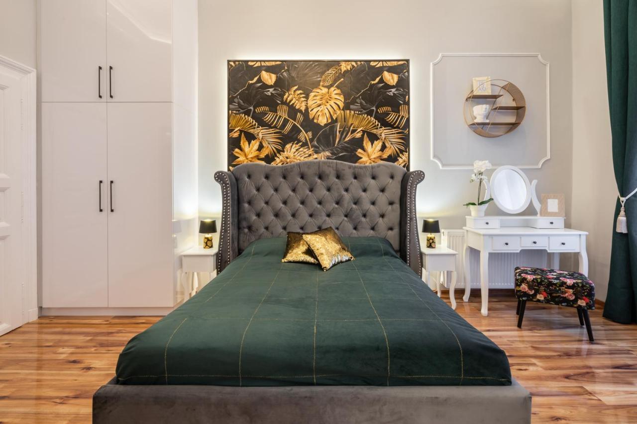 Premium Art Deco At Broadway // 4bdr & 3br