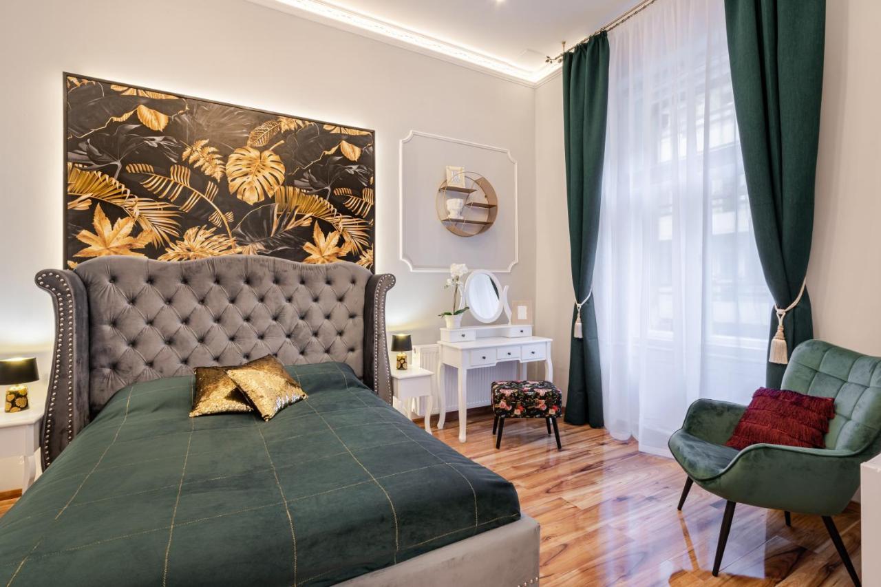 Premium Art Deco At Broadway // 4bdr & 3br Apartman