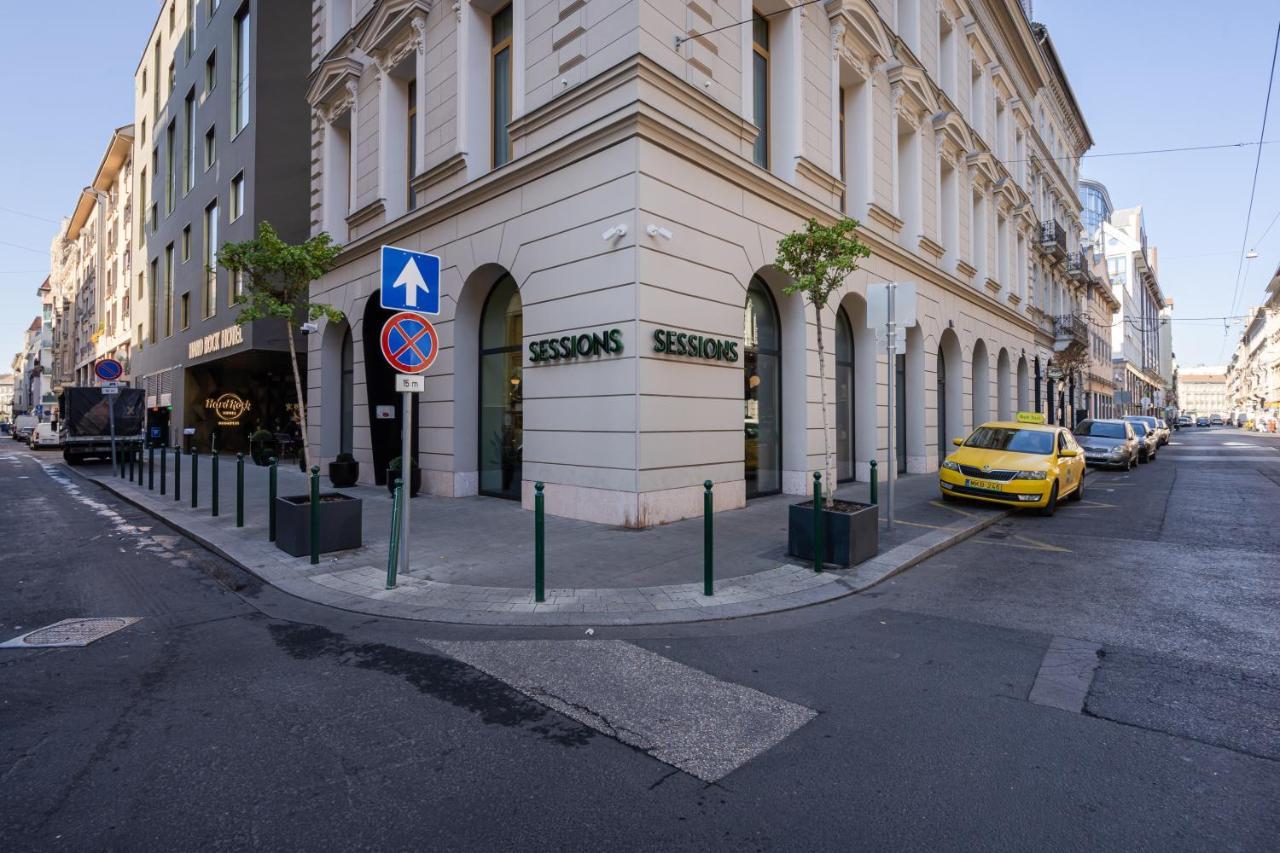 Premium Art Deco At Broadway // 4bdr & 3br Apartman