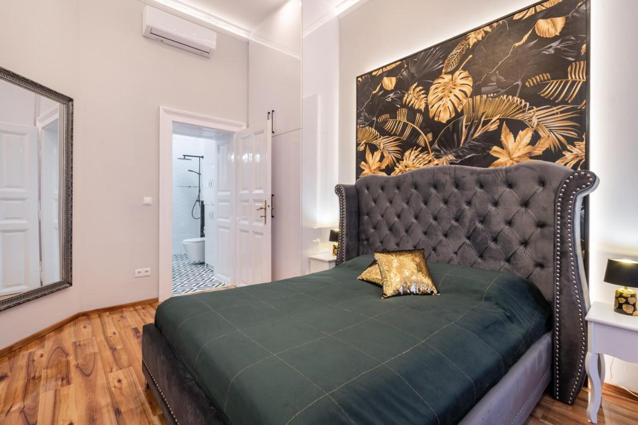 Premium Art Deco At Broadway // 4bdr & 3br