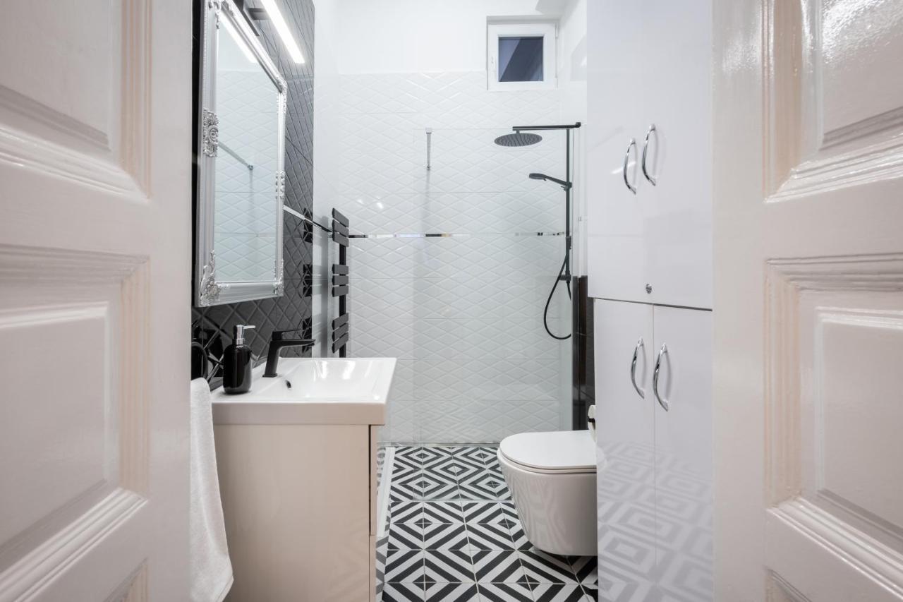 Premium Art Deco At Broadway // 4bdr & 3br Apartman Budapest