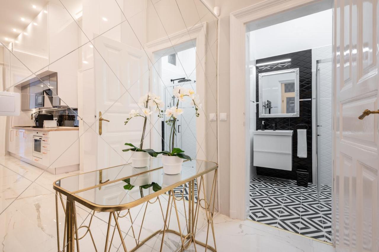 Apartman Premium Art Deco At Broadway // 4bdr & 3br Budapest