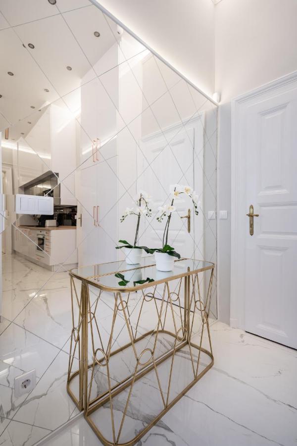 Premium Art Deco At Broadway // 4bdr & 3br Apartman *