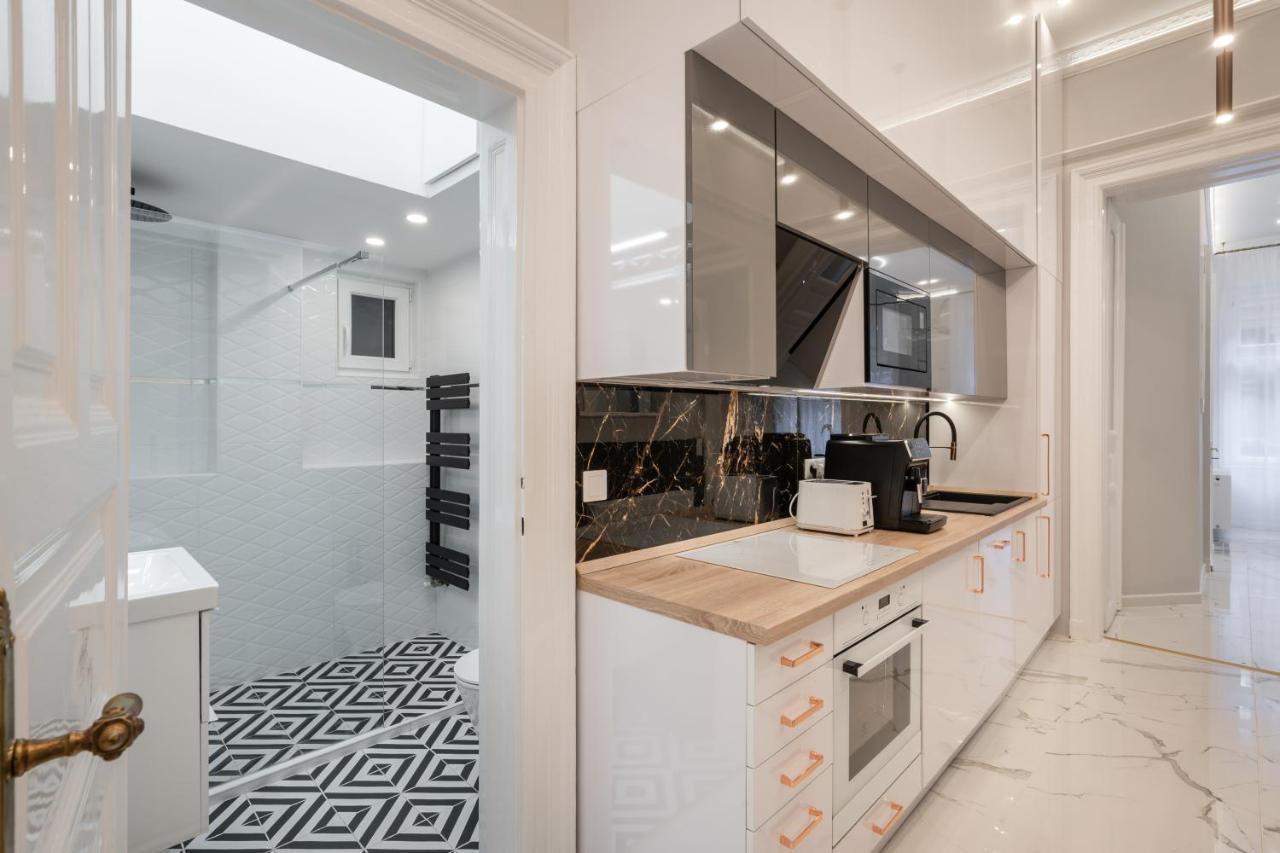 Premium Art Deco At Broadway // 4bdr & 3br Apartman Budapest